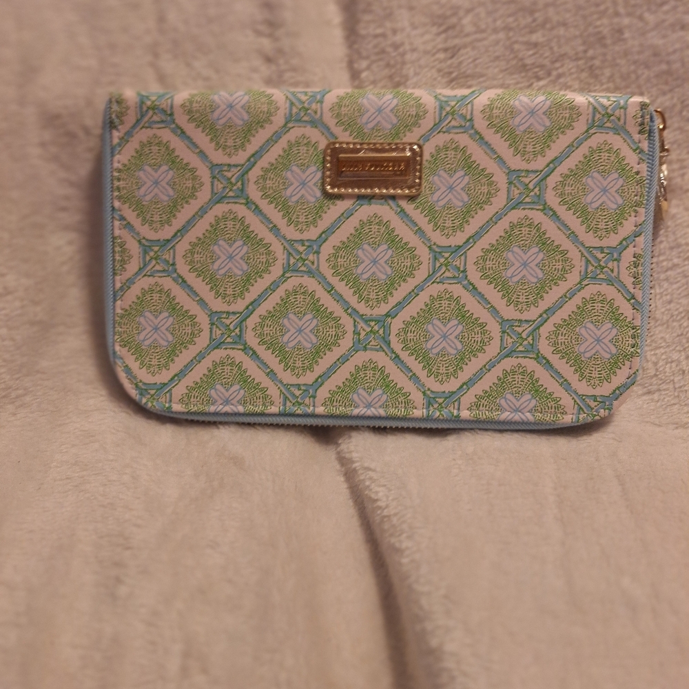 Lilly Pulitzer Travel And Passport Bamboo Trellis Logo